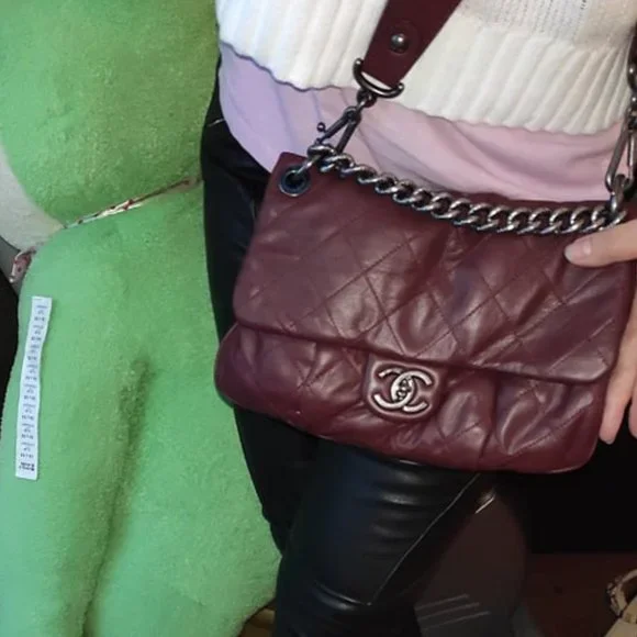 CHANEL Coco Pleats Bag Burgundy - Picture 15 of 16